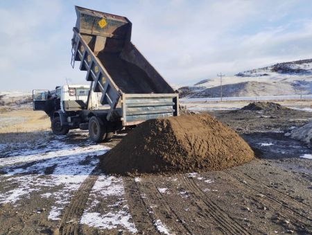 La Delegación Vial de 28 de Noviembre realizó tareas de acopio de arena.