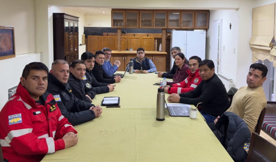 Vidal se reuni&oacute; con la c&uacute;pula policial: &ldquo;estamos avanzando en una soluci&oacute;n&rdquo;