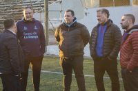 En representación de Santa Cruz, Gabriel Murúa, participó de mesas de trabajo y recorridos por espacios deportivos de la ciudad. 