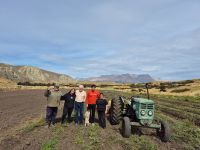 Los Antiguos: El Álamo es una chacra familiar que crece con trabajo y producción