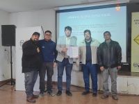 Maximiliano Gómez de Distrigas SA junto al Comisionado de Fomento, Rubén Guzmán y vecinos participantes.