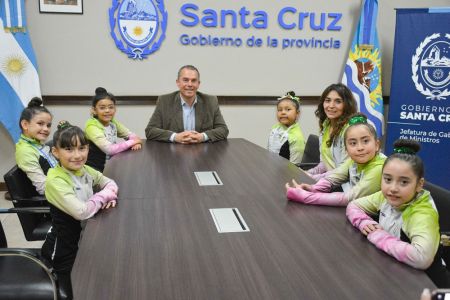 Álvarez recibió a campeonas santacruceñas de gimnasia rítmica