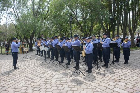 La banda policial celebró el Día de la Música en la plaza San Martín