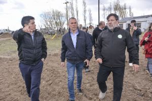 El gobernador Vidal junto a su equipo de trabajo.