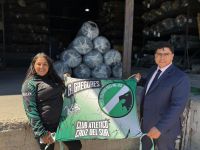 Claudio Vidal entregó la tercera cancha de césped sintético para el Club Cruz del Sur de Gobernador Gregores