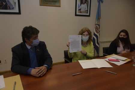 El Gobierno de Santa Cruz firmó nuevos convenios del programa “Descuentos Mayores”