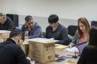 Apertura de sobres licitatorios correspondientes a la adquisición de productos alimenticios.
