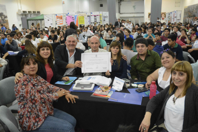 Alicia Kirchner felicitó a docentes de la EPJA Primaria N° 16 por el logro obtenido