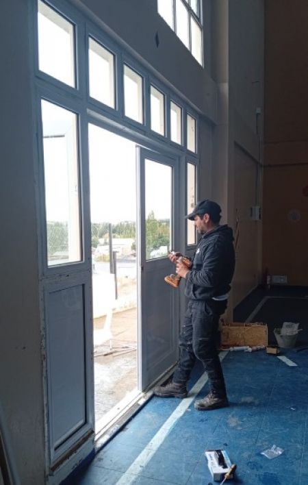 Realizan mejoras edilicias en la Escuela Primaria N° 73 de El Calafate