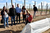 Alicia visitó el proyecto de emprendimientos de familias productoras de hortalizas en Pico Truncado