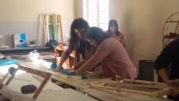 María Márquez dicta taller de telar mapuche en el Área de Artesanías Santacruceñas