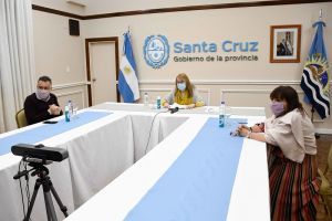 Más de mil notebooks e internet gratuito para estudiantes de Santa Cruz