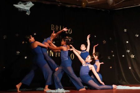 Las bailarinas de la Escuela Provincial de Danzas protagonizaron en “Brillos de Invierno&quot;