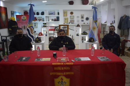 La presentación tuvo lugar en el Museo de Bomberos de Río Gallegos.