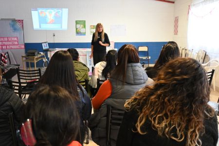 Salud concretó charla sobre prevención de cáncer de cuello uterino y métodos anticonceptivos