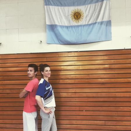 Es bicampeona nacional de taekwondo y viste los colores de Santa Cruz