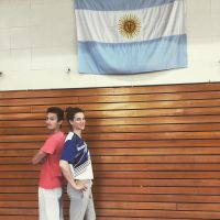 Es bicampeona nacional de taekwondo y viste los colores de Santa Cruz