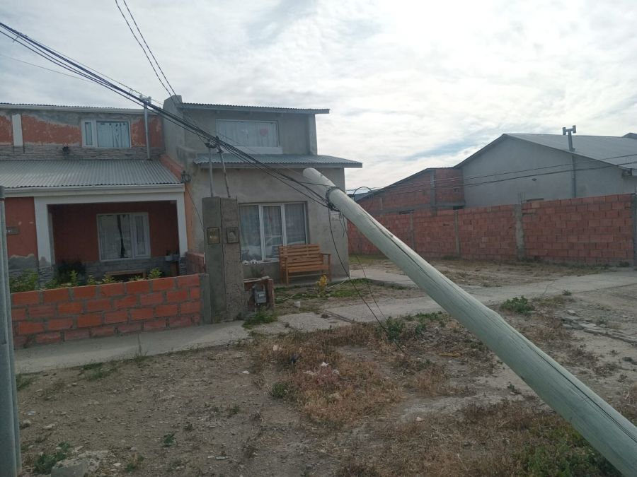 SPSE trabaja para restablecer servicios afectados por el fuerte temporal de viento