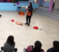 Protección Civil capacitó en RCP y primeros auxilios a 925 alumnos y docentes