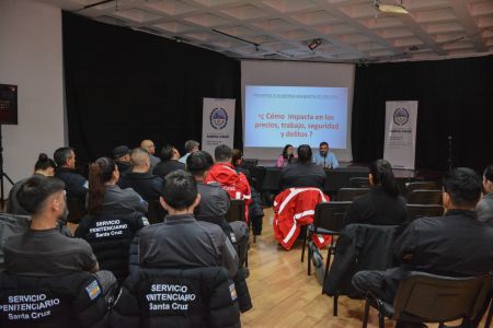 Seguridad capacitó en geopolítica para fortalecer la formación estratégica de la fuerza provincial