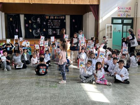 Potencian la alfabetización en escuelas de Puerto San Julián con la entrega de táblets y libros