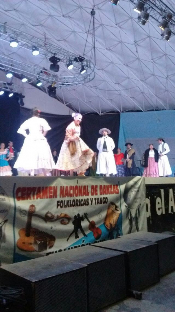 Destacada participación de la Escuela Provincial de Danzas en Festival Nacional de Danzas Folklóricas y Tango en Las Grutas