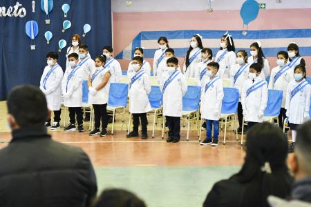 Estudiantes de Escuelas Primarias de Santa Cruz realizaron la Promesa a la Bandera