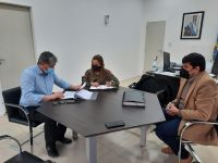 IDUV firmó convenios con la Comisión de Fomento de Lago Posadas