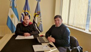 Firmaron convenios con municipios para mantenimiento de canales de riego de Perito Moreno y Los Antiguos