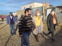 Alicia participó de una reunión con vecinos y vecinas del Barrio Los Lolos de Río Gallegos