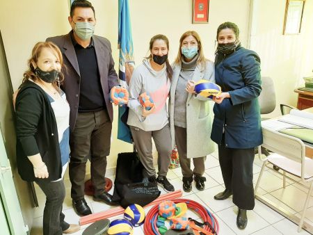 Concretaron entrega de elementos deportivos para instituciones educativas de Río Gallegos