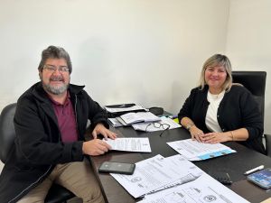 Firmaron convenio para garantizar el derecho a identidad de las personas que viven en Lago Posadas