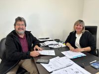 Firmaron convenio para garantizar el derecho a identidad de las personas que viven en Lago Posadas