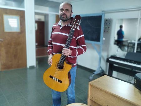 El reconocido músico argentino Héctor Tortosa llevará adelante un taller intensivo de guitarra
