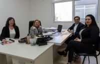 Adela Vera, Paulina Salemi, la presidenta de COMUNA, Celeste Argumosa, y el presidente de la Fundación CENTA, Dr. Roberto Ortiz,