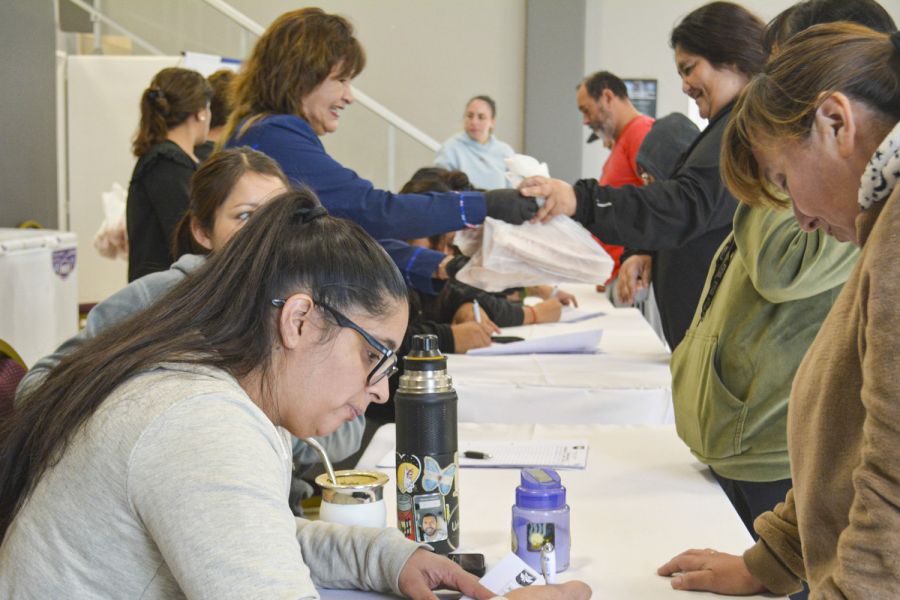 Entrega de pescado por Semana Santa: el Gobierno de Claudio Vidal acompa&ntilde;a a las familias en todo el territorio