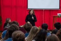 29° Feria del Libro: Desde instituciones educativas llega a los estudiantes con la charla de Paula Bombara