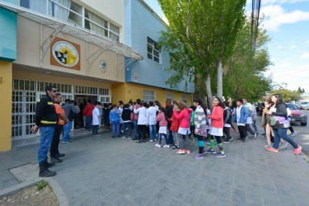 Se realizaron simulacros preventivos de evacuación en las Escuelas de la Provincia