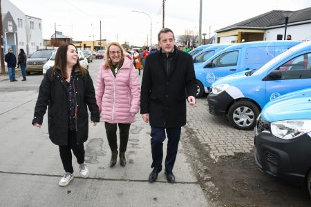 Ignacio Perincioli, ministro de Economía de Santa Cruz junto a la Gobernadora y la Ministra de Desarrollo Social. 