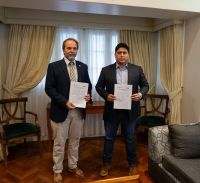 Vidal firmó convenio marco para mejorar las posibilidades de trabajo en Santa Cruz