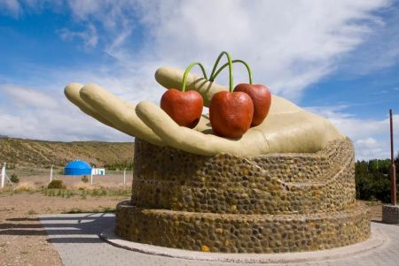 Monumento a la Mano en Los Antiguos