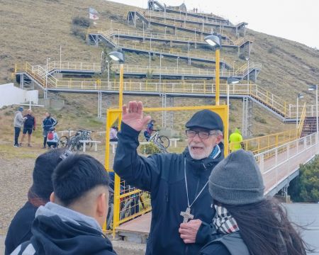 El Obispo Medina y el significado de la Navidad: Una invitación a la reflexión y la unidad familiar