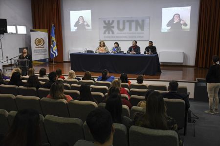 Velázquez: “Todos debemos pensar y sintonizar en una sociedad que se sepa y asuma diversa”