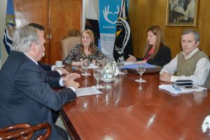 Firmaron títulos de propiedad para pobladores de El Chaltén