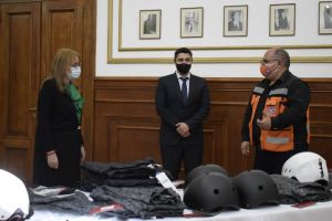 De La Torre: “Con la entrega de equipamiento seguimos potenciando las áreas de seguridad”