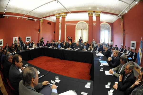 Alicia Kirchner participó de la reunión de gobernadores en Buenos Aires