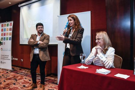 Rocío Campos junto a la Gobernadora y Matías Sotomayor.