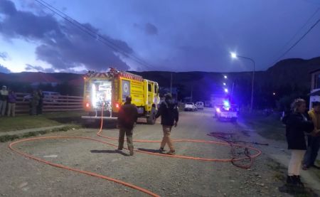 El Chaltén: El Consejo Agrario y Bomberos controlaron un incendio en un local gastronómico