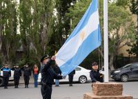 Vidal ordenó retomar el izamiento de la bandera en todas las comisarías de la Provincia