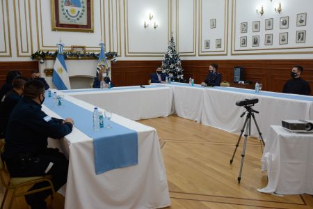 Alicia recibió en Salón Blanco a los efectivos que participaron de operativo en Río Gallegos